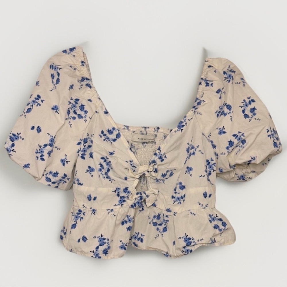 Band of the Free Elegant Floral Blouse with Puff Sleeves Cropped size M